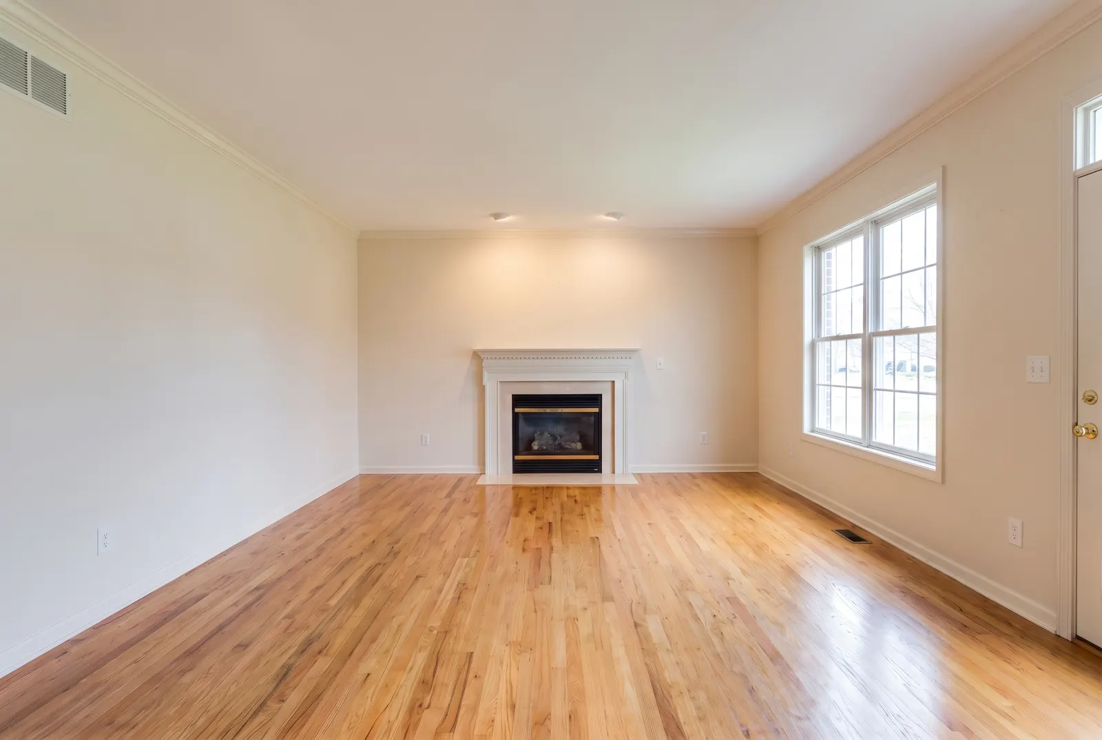 The same living room with all furniture removed